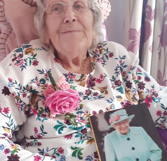 Spurs supporting great-grandmother celebrates her 100th birthday