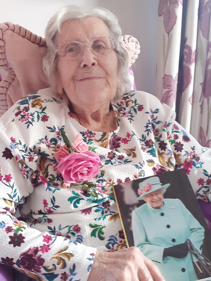 Spurs Supporting Great Grandmother Celebrates Her 100th Birthday Norsecare 